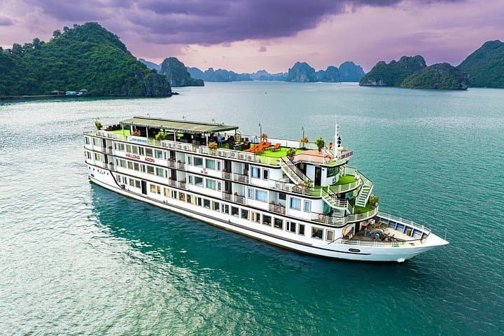 Overnight Dragon Crown Cruise: 2D1N Halong Bay adventure with kayak, Ti Top & Sung Sot