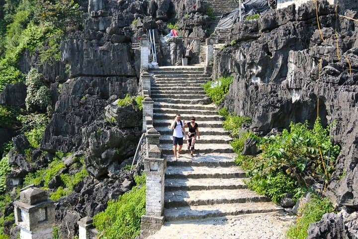 Ninh Binh 2-Day Highlights: Mua Cave, Tam Coc & Thung Nham Overnight from Hanoi photo 5
