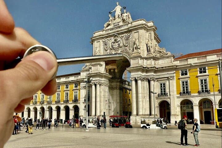 Lisbon Photo Adventure: Iconic Self-Guided City Exploration Game photo 3