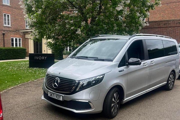 Private Luxury Airport Transfer from Essex to London — Chauffeur Door-to-Door Service