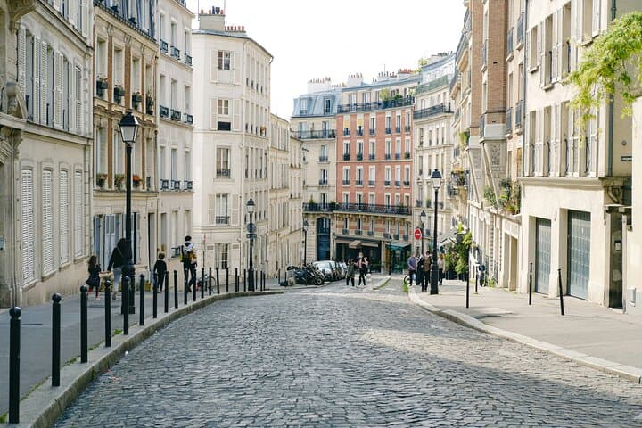 Montmartre Private Guided Tour: Paris Art, Sacré-Cœur & Hidden Streets photo 2