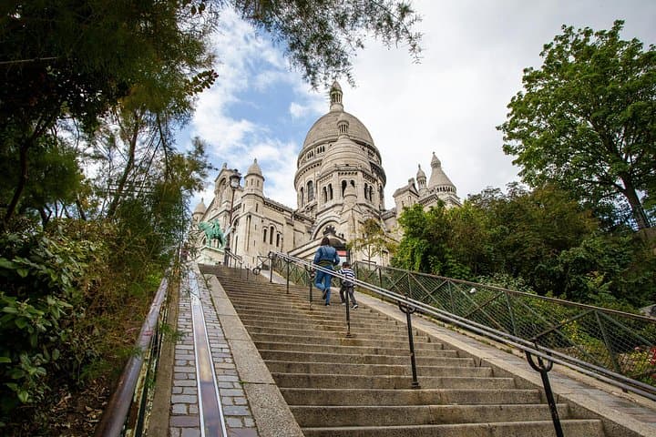 Montmartre Private Guided Tour: Paris Art, Sacré-Cœur & Hidden Streets photo 5