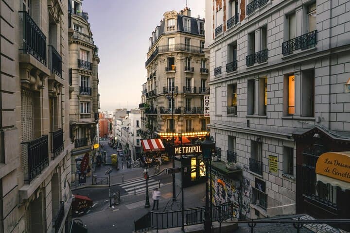 Montmartre Private Guided Tour: Paris Art, Sacré-Cœur & Hidden Streets photo 6