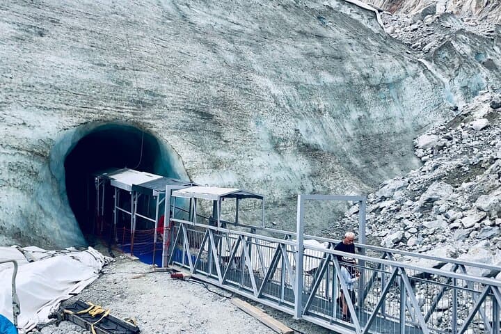 Geneva to Mont Blanc: A Day on Aiguille du Midi and Mer de Glace photo 5