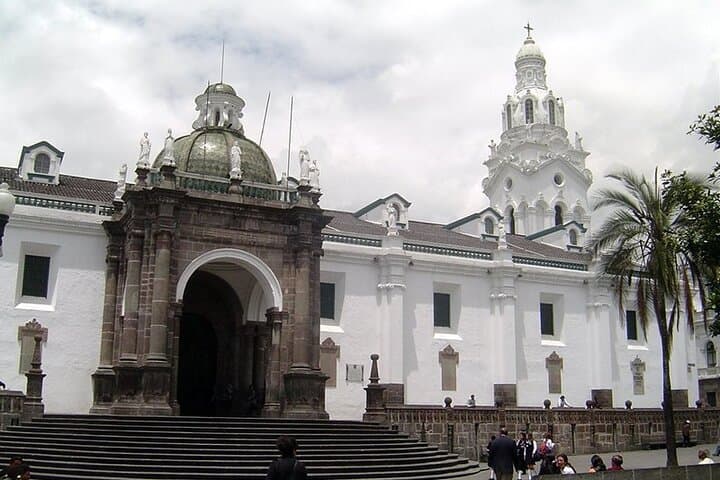 Quito City Tour & Equator Line — Historic Old Town Walk and Mitad del Mundo photo 4