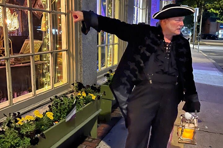 Salem Vampire Ghost Walking Tour: Enter Haunted Buildings & See Haunted Objects