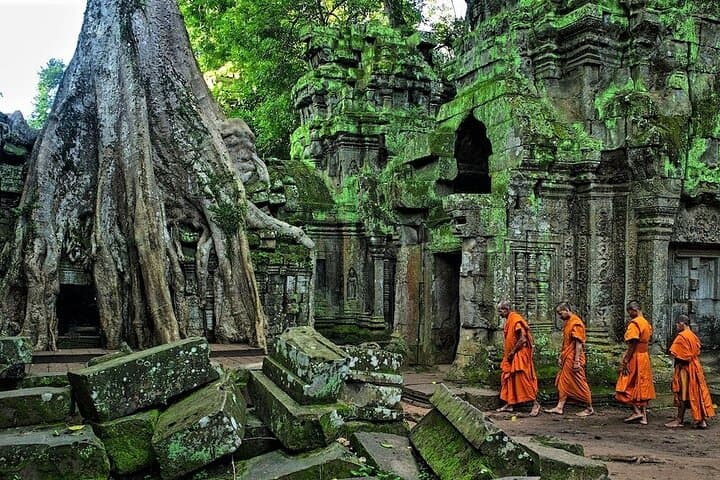 Cambodia 7-Day Private Tour: Angkor Temples, Tonle Sap & Sihanoukville Coastline photo 5