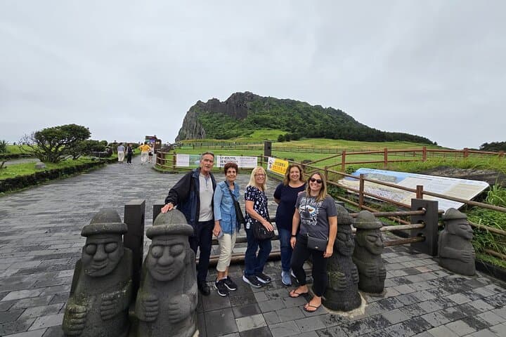 Jeju East Coast: Half- or Full-Day Sightseeing Tour from Jeju City Port