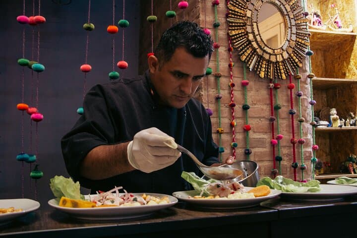 Historic Lima Food Tour: Ceviche & Pisco Sour Class with Market Visit