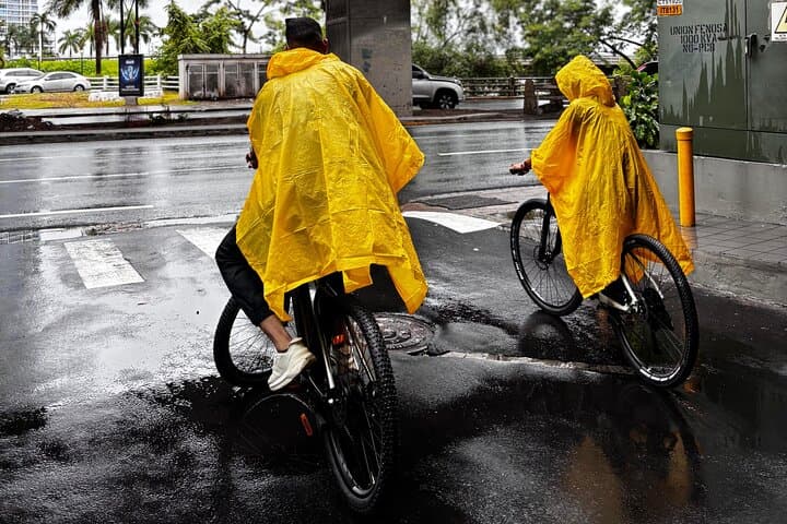 Explore Panama City by Electric Bike: Avenida Balboa & Cinta Costera Ride photo 1