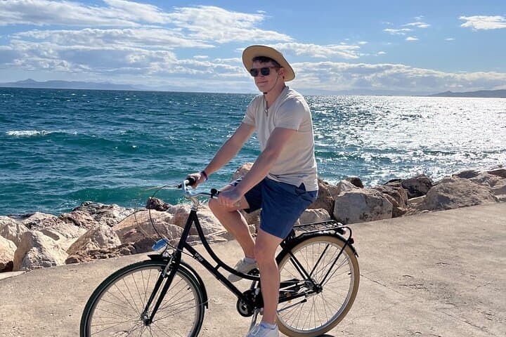 Athens Coastal Bike Tour and Swimming Adventure — Pedal to Beach Along the Athenian Shore photo 4