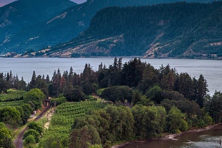 Mt Hood and Columbia River Gorge Private Tour from Portland — Multnomah Falls, Vista House & Timberline Lodge photo 2