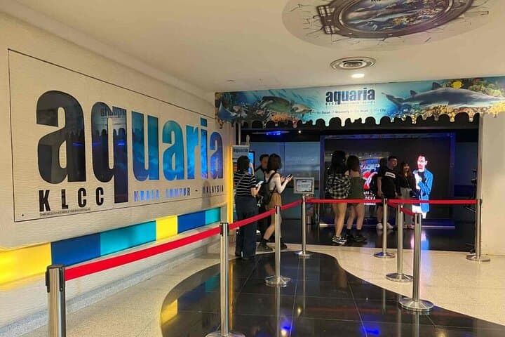 Walking Beneath the Sea: Aquaria KLCC Underwater Tunnel Experience photo 2