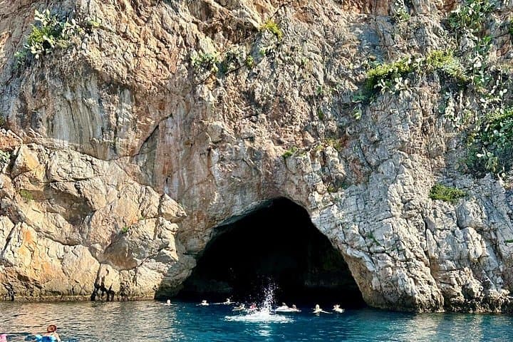 Nice to Monaco Boat Tour with Snorkeling: Mala Caves, Cap Ferrat & Villefranche photo 2