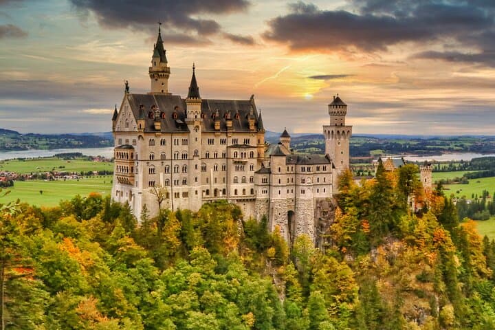 Fairy-Tale Castles from Füssen: Neuschwanstein, Linderhof & Oberammergau in a Day photo 2