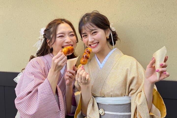 Kimono Rental in Gion: Authentic Dressing Experience Near Gion-Shijo photo 3