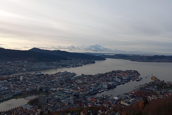Bergen Fish Market to Mount Fløyen: Self-Guided Urban Hike with Panoramic Views photo 2
