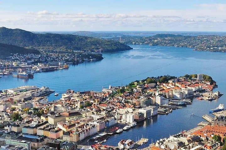Bergen Fish Market to Mount Fløyen: Self-Guided Urban Hike with Panoramic Views photo 1