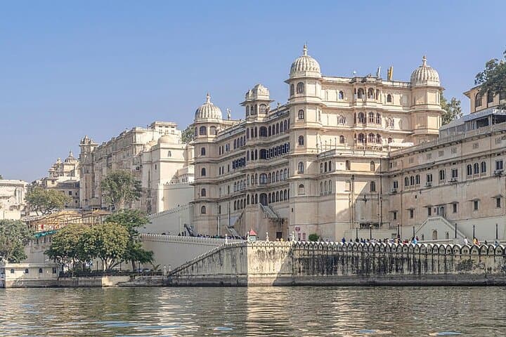 Full-Day Private Udaipur City Tour: Palaces, Lakes & Panoramas