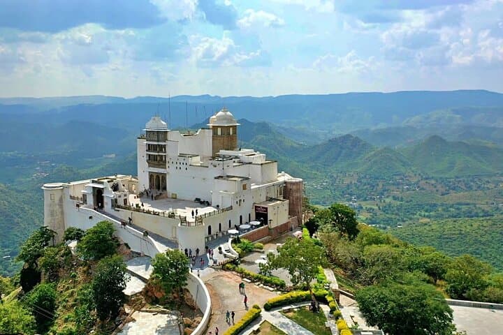 Full-Day Private Udaipur City Tour: Palaces, Lakes & Panoramas photo 3
