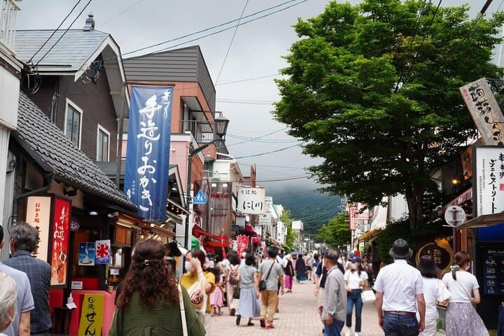 Karuizawa Private Full-Day Custom Tour — Nature, History & Local Flavors photo 3