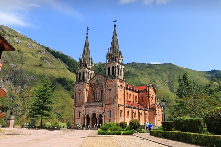 Covadonga Lakes & Sanctuary Day Trip from Santander — Enol, Ercina & Cangas de Onís Guide photo 3
