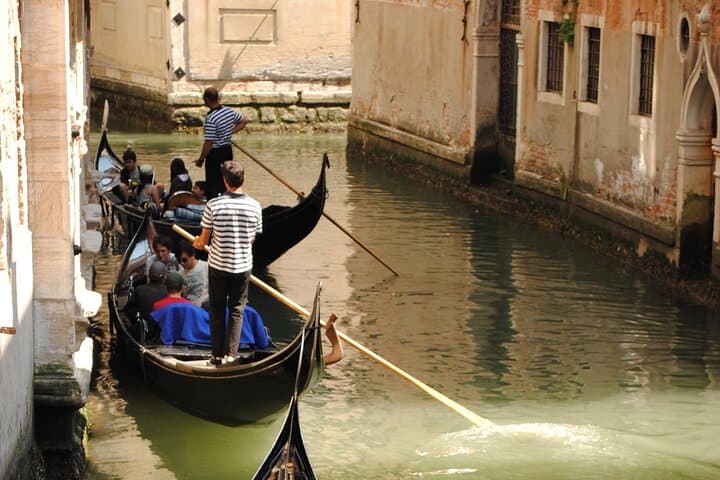 Venice Grand Canal Gondola Ride & Gondola Gallery Experience photo 4