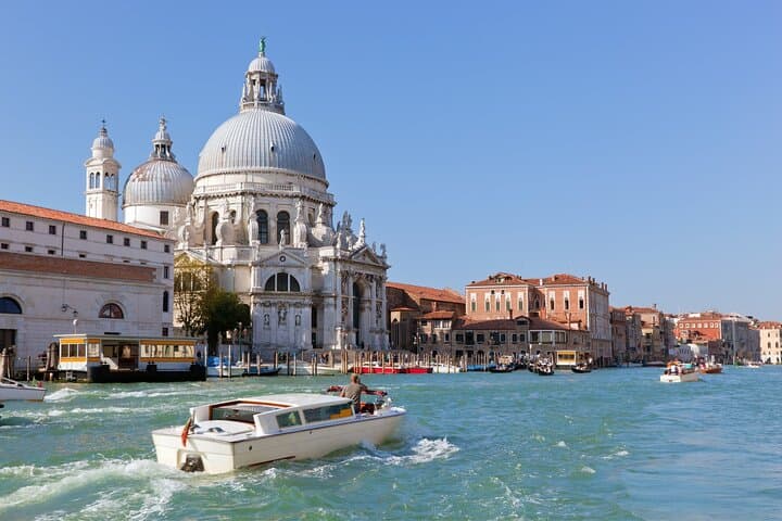 Venice Grand Canal Gondola Ride & Gondola Gallery Experience photo 3