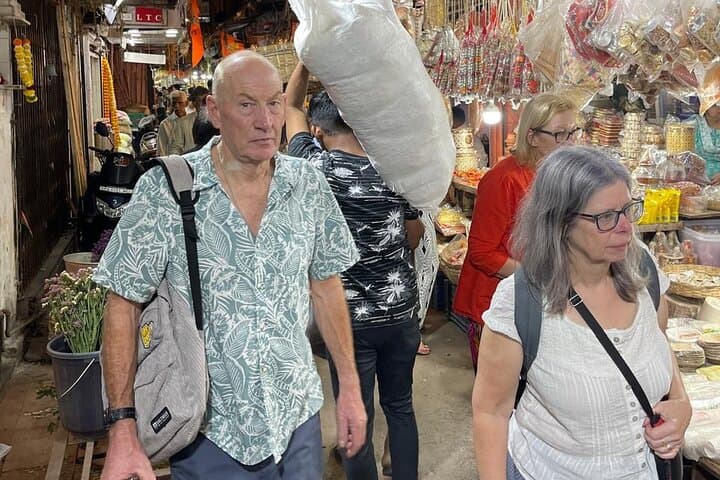 Mumbai Bazaar Walking Tour: Hidden Markets & Street Food Experience photo 6
