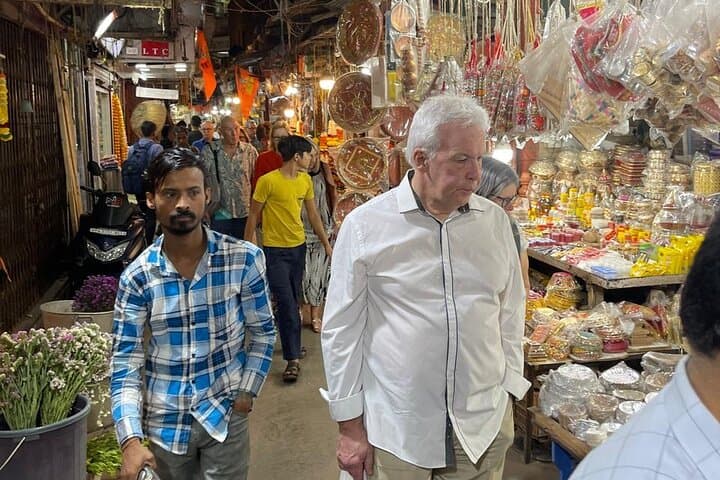 Mumbai Bazaar Walking Tour: Hidden Markets & Street Food Experience photo 4