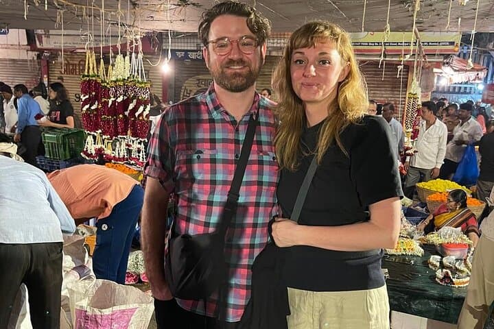 Mumbai Bazaar Walking Tour: Hidden Markets & Street Food Experience photo 2