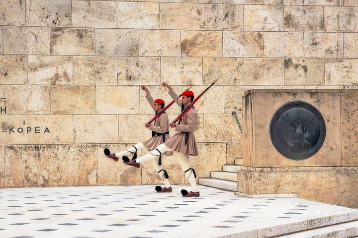 Athens Beauty 4-Hour Private Walking Tour — Syntagma, Plaka & Anafiotika photo 2