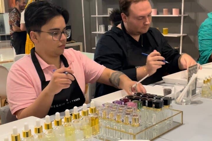 Create Your Own Perfume on Chicago’s Magnificent Mile — 75-Minute Workshop photo 4