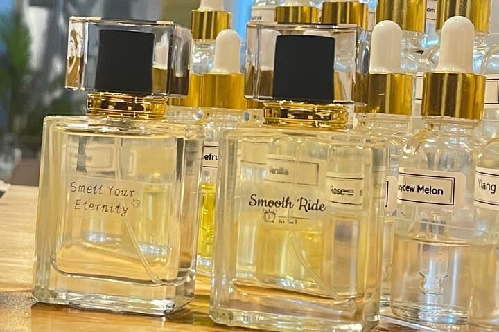 Create Your Own Perfume on Chicago’s Magnificent Mile — 75-Minute Workshop photo 5