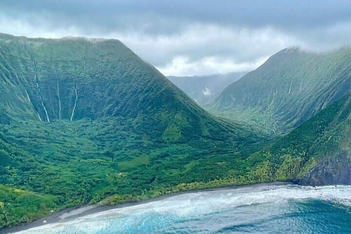 West Maui & Molokaʻi Helicopter Tour with Oceanfront Oceanfront Landing photo 6