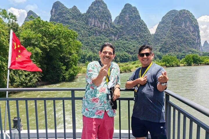 3-Day Guilin Li River Cruise & Yangshuo Private Tour — Reed Flute, Elephant Trunk, Xianggong