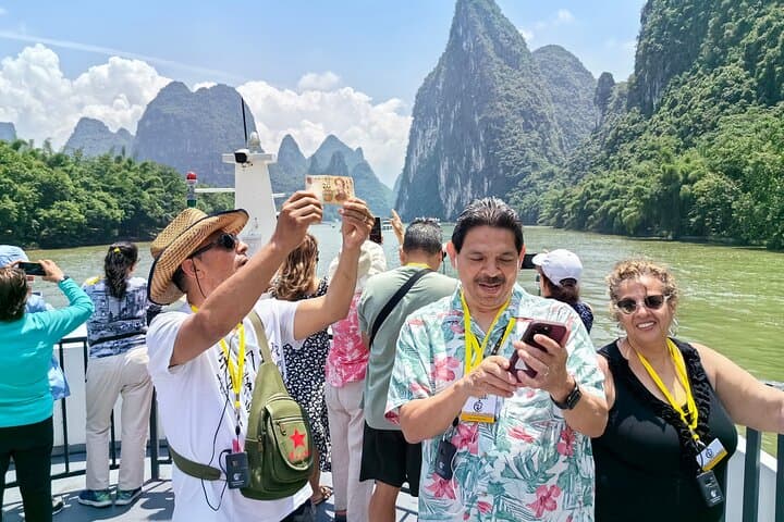 3-Day Guilin Li River Cruise & Yangshuo Private Tour — Reed Flute, Elephant Trunk, Xianggong photo 2