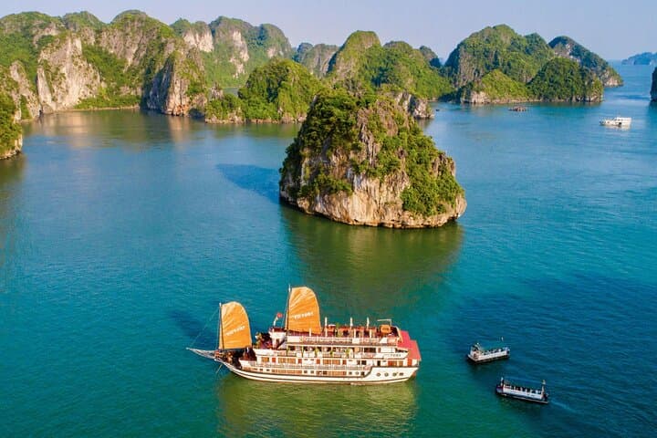 3-Day Halong Bay Victory Cruise: Sung Sot, Titop & Lan Ha Adventures