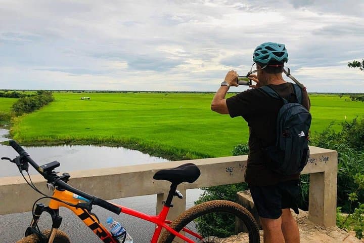 Short Cycling Through Siem Reap Countryside: Paddy Fields, Villages & Ancient Pagoda photo 3