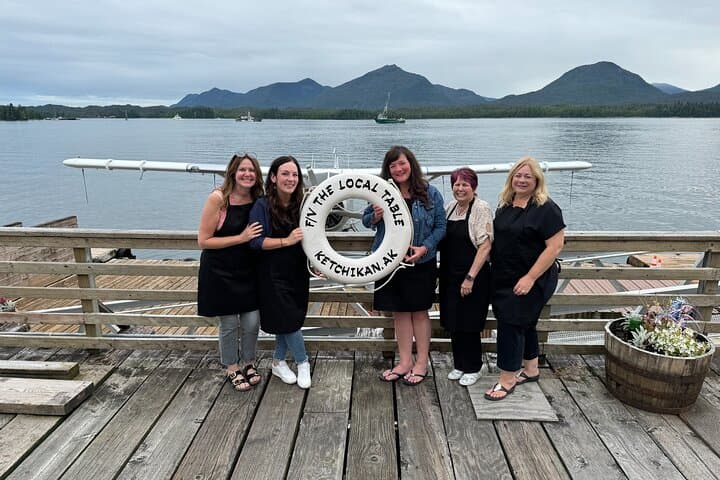 Ketchikan Alaskan Salmon Cooking Class: Hands-on Seafood Dining Experience photo 3