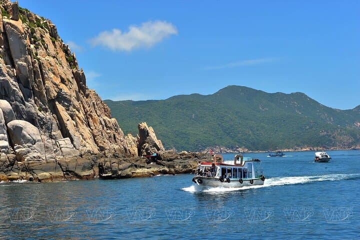Mui Ne to Vinh Hy Bay: Snorkel, Cham Pottery & Hidden Waterfall Day Trip photo 5