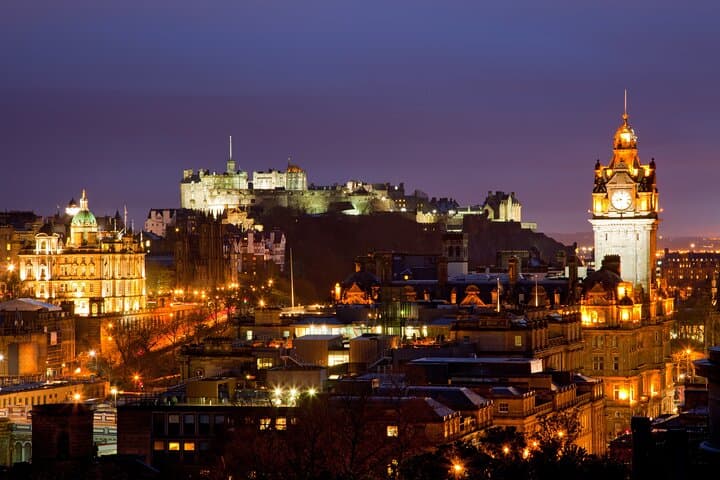 Royal Edinburgh Overnight by Rail from London: 2-Day Castle, Hop-On Bus & Rail Experience