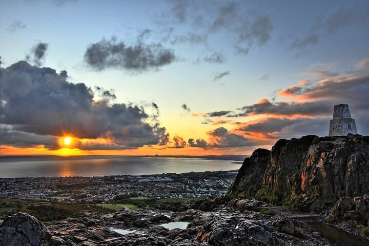 Royal Edinburgh Overnight by Rail from London: 2-Day Castle, Hop-On Bus & Rail Experience photo 3