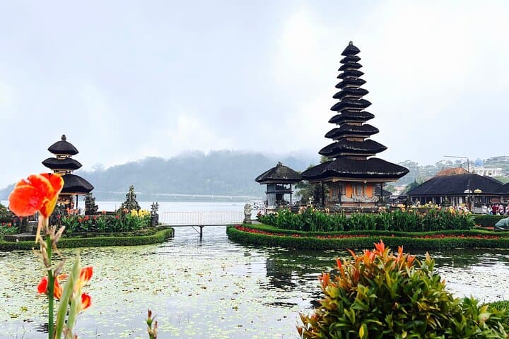 Handara Gate, Ulun Danu Bratan & Banyumala Waterfalls — Bali Full-Day Cultural and Nature Tour photo 4