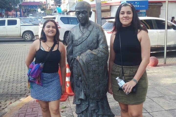 Tour Beyond the Walls: Colonial Zone & Mercado Modelo Walking Tour, Santo Domingo photo 2