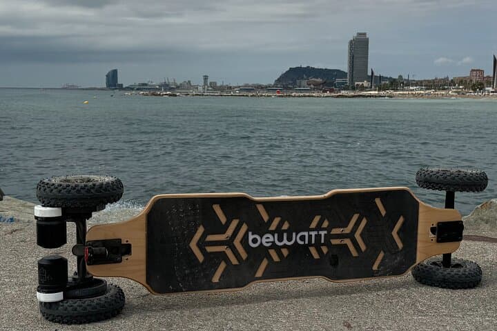 Learn to E-Skate on Barcelona's Seafront: 1-Hour Initiation in the Linear Park photo 5
