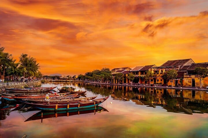 Private 5‑Hour Hoi An Ancient Town Walking Tour: Lanterns, Bridges & Local Craft photo 5