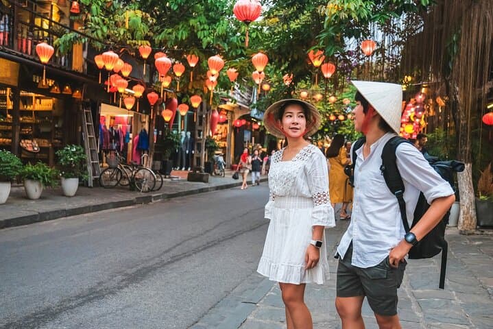 Private 5‑Hour Hoi An Ancient Town Walking Tour: Lanterns, Bridges & Local Craft photo 2