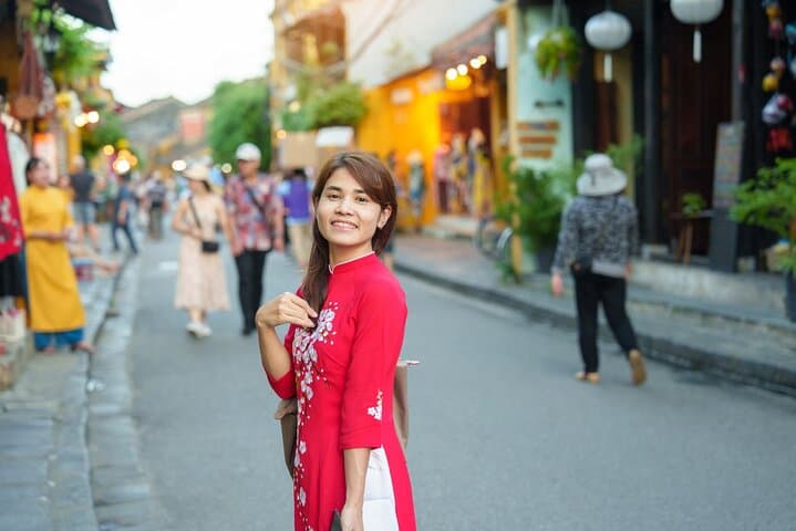 Private 5‑Hour Hoi An Ancient Town Walking Tour: Lanterns, Bridges & Local Craft photo 6