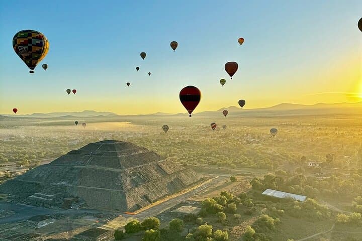 Hot Air Balloon Over Teotihuacan: Sunrise Flight, Breakfast & Pyramids from CDMX photo 1